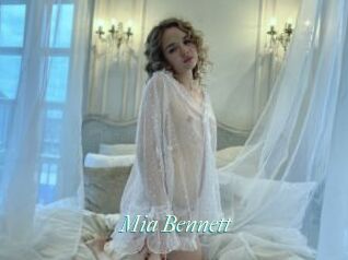 Mia_Bennett