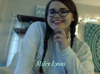Miley_Lyons