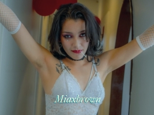 Miaxbrown