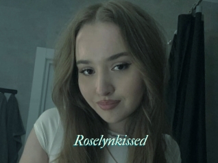 Roselynkissed