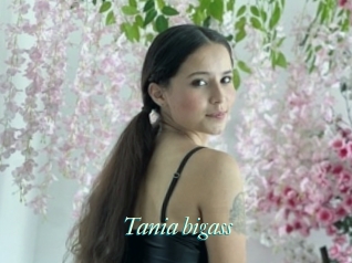 Tania_bigass
